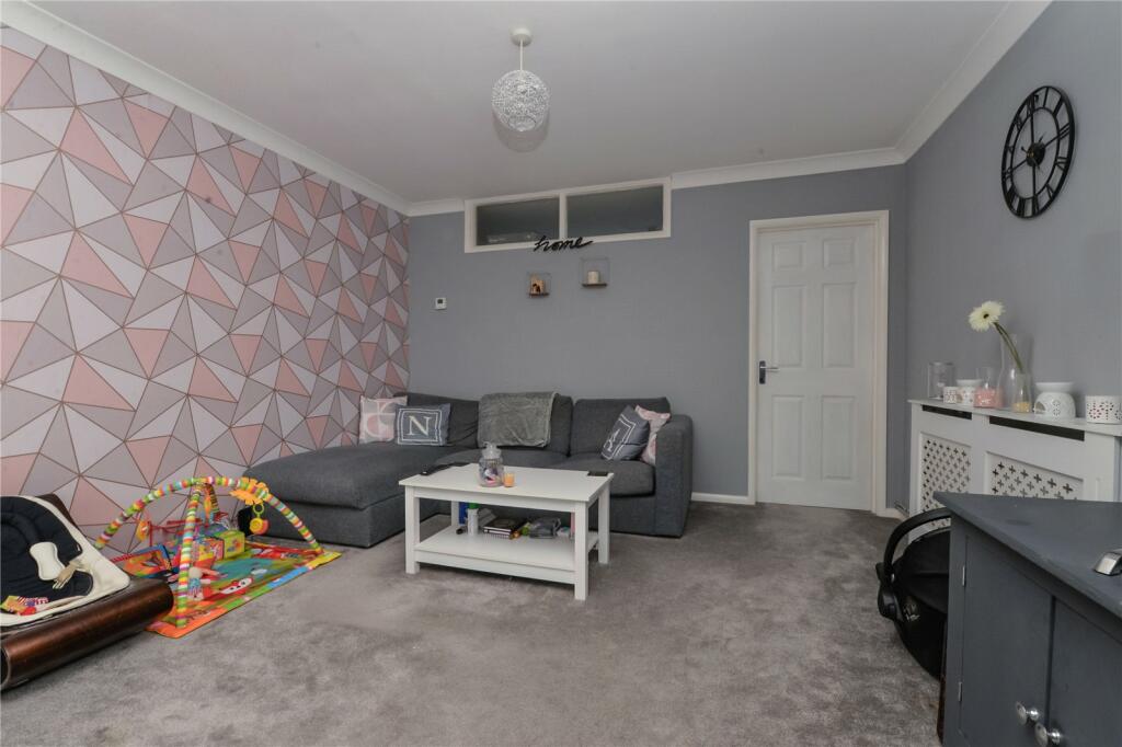 Additional property image - Vincent Road, New Milton, Hampshire, BH25