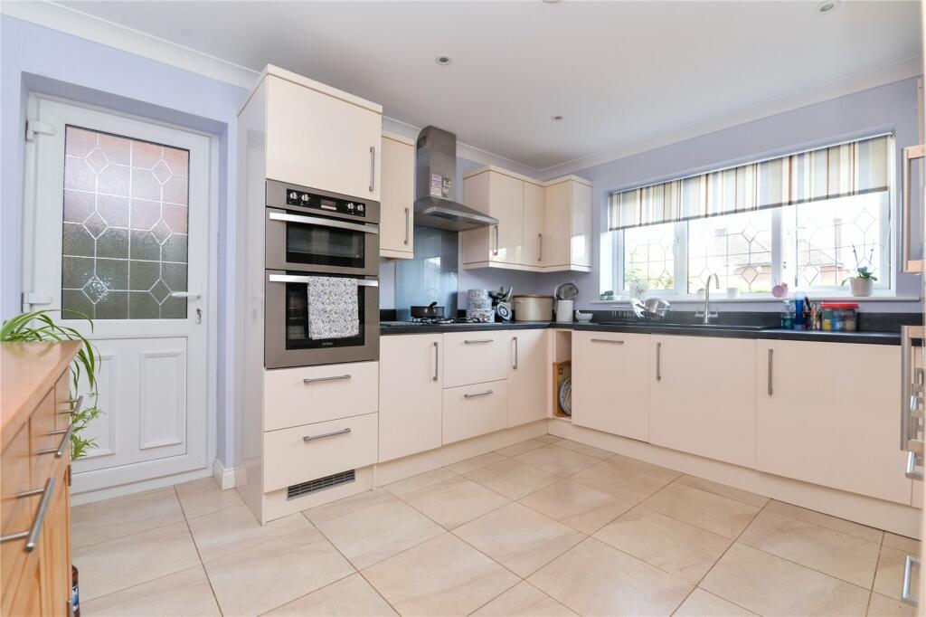 Additional property image - Avenue Road, New Milton, Hampshire, BH25