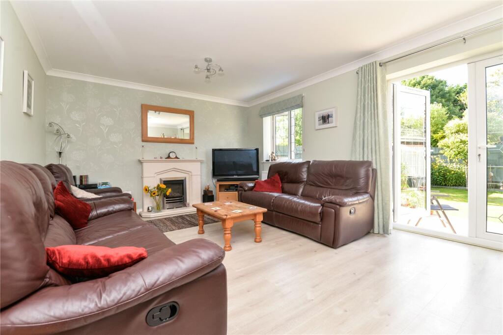 Additional property image - Avenue Road, New Milton, Hampshire, BH25