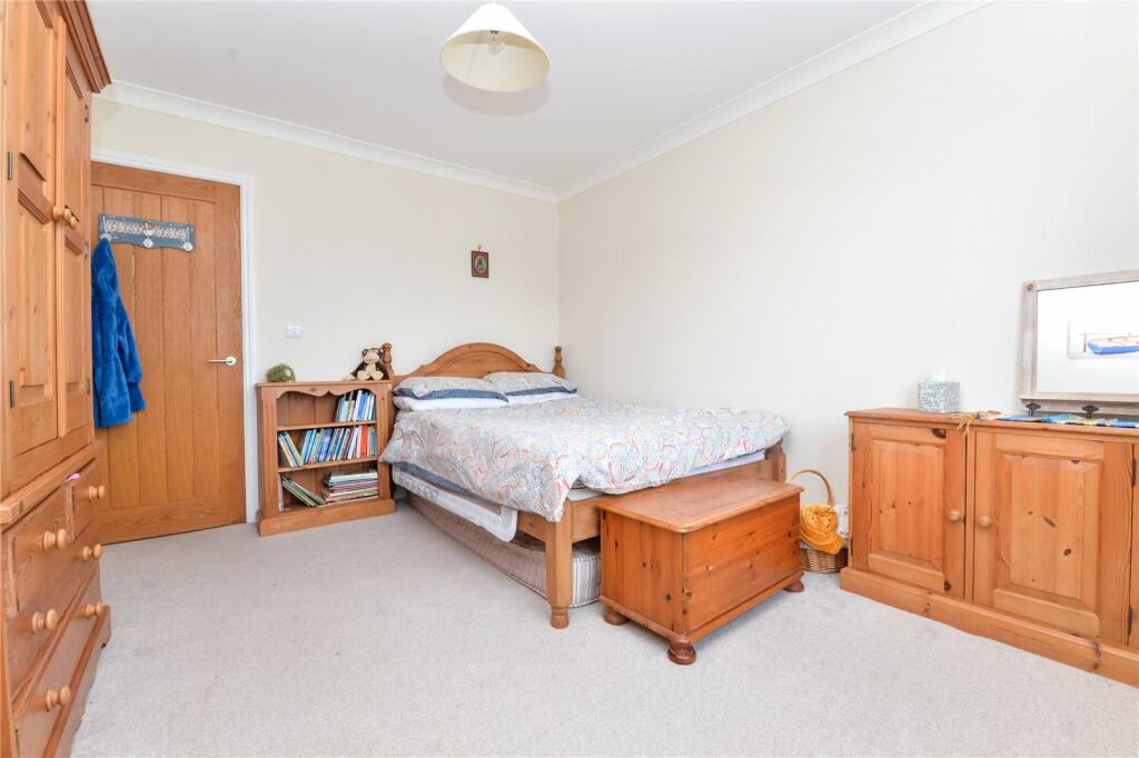 Additional property image - Avenue Road, New Milton, Hampshire, BH25