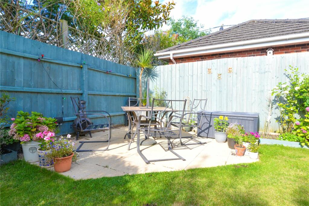 Additional property image - Avenue Road, New Milton, Hampshire, BH25