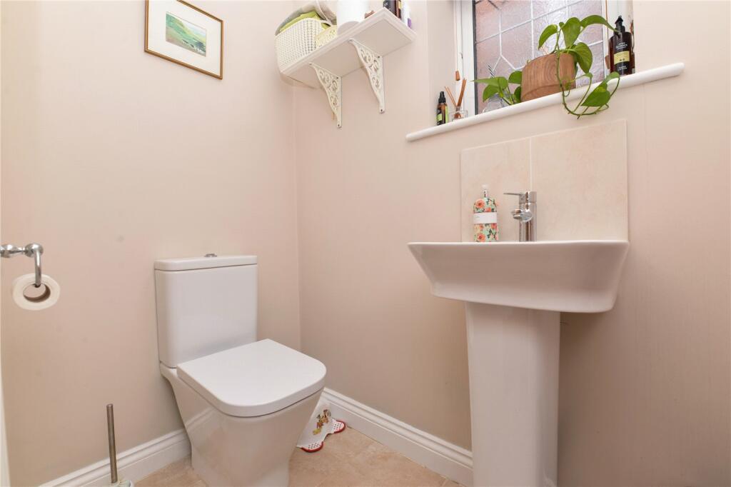 Additional property image - Avenue Road, New Milton, Hampshire, BH25