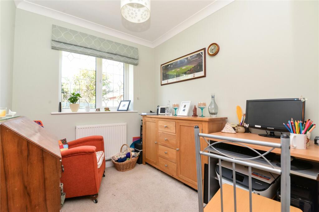 Additional property image - Avenue Road, New Milton, Hampshire, BH25
