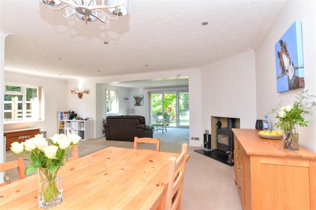 Additional property image - Chestnut Avenue, Barton on Sea, New Milton, Hampshire, BH25