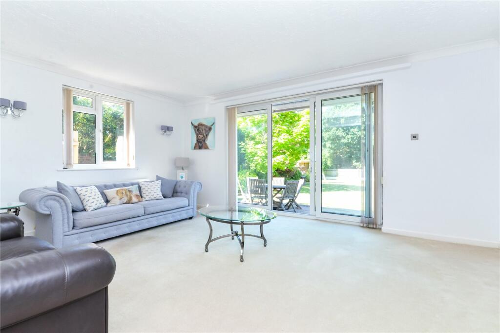 Additional property image - Chestnut Avenue, Barton on Sea, New Milton, Hampshire, BH25