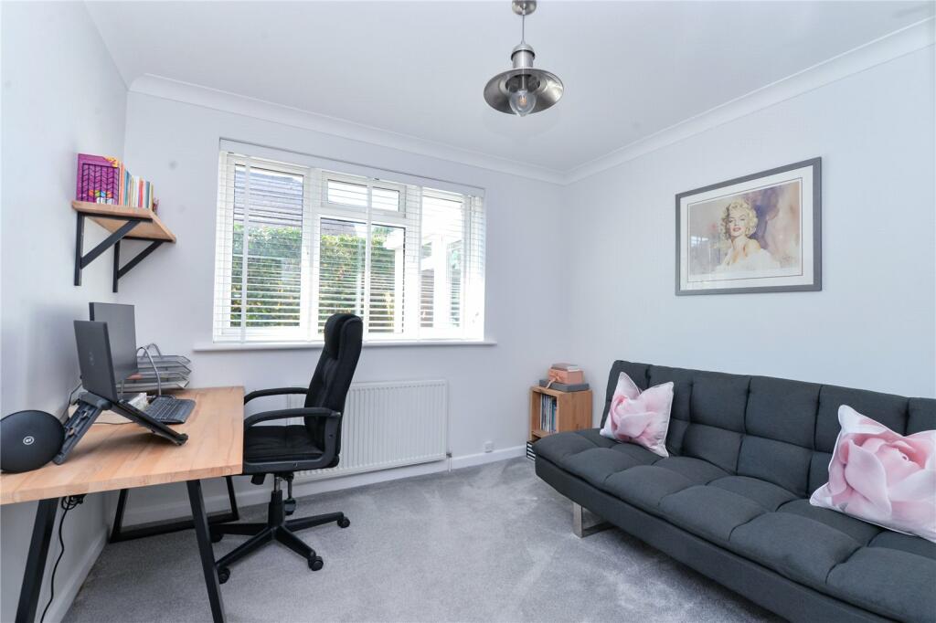 Additional property image - Chestnut Avenue, Barton on Sea, New Milton, Hampshire, BH25