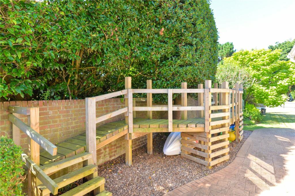 Additional property image - Chestnut Avenue, Barton on Sea, New Milton, Hampshire, BH25