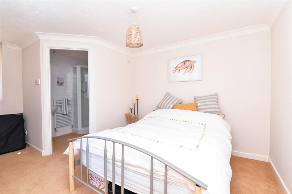 Additional property image - Chestnut Avenue, Barton on Sea, New Milton, Hampshire, BH25