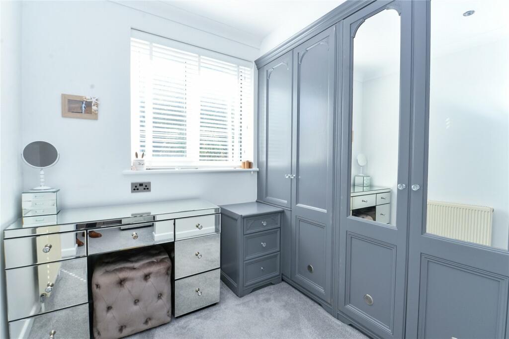 Additional property image - Chestnut Avenue, Barton on Sea, New Milton, Hampshire, BH25
