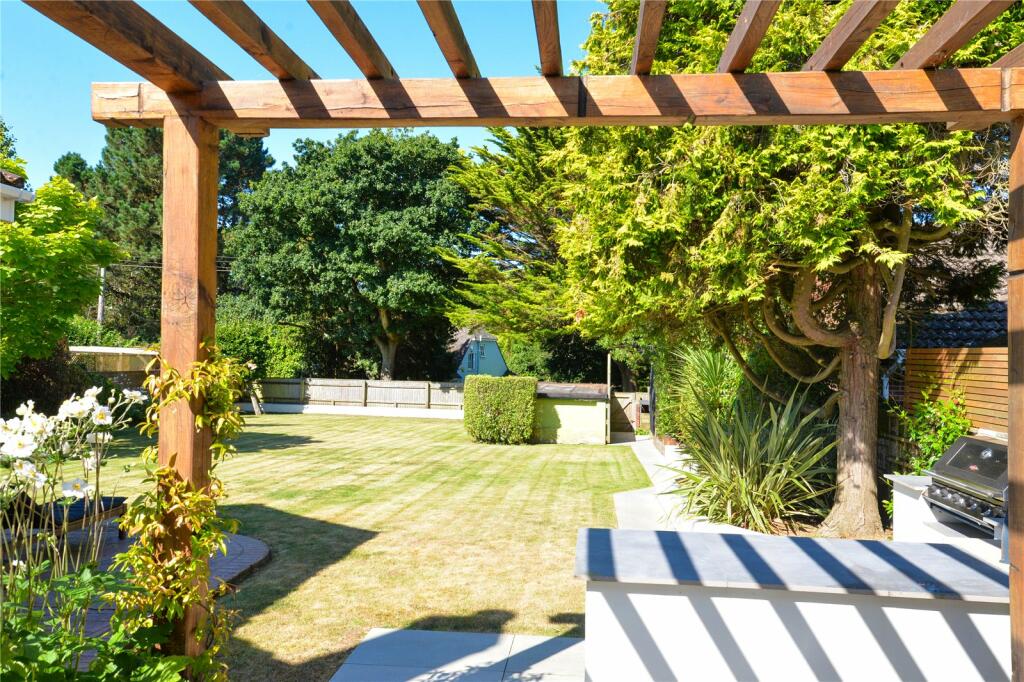 Additional property image - Chestnut Avenue, Barton on Sea, New Milton, Hampshire, BH25