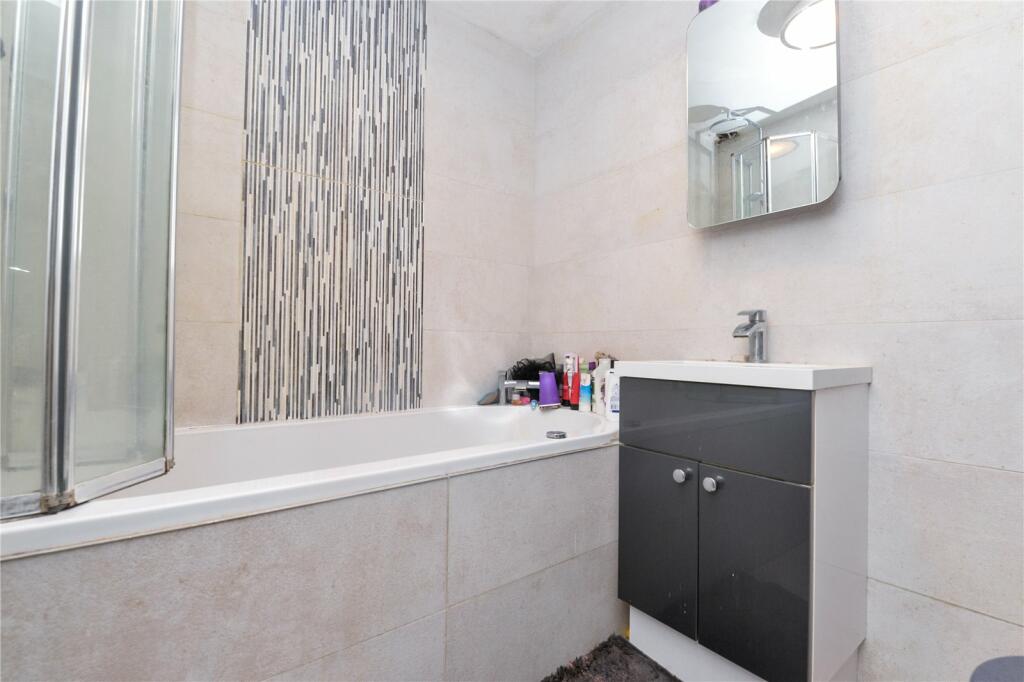 Additional property image - Hardy Close, New Milton, Hampshire, BH25