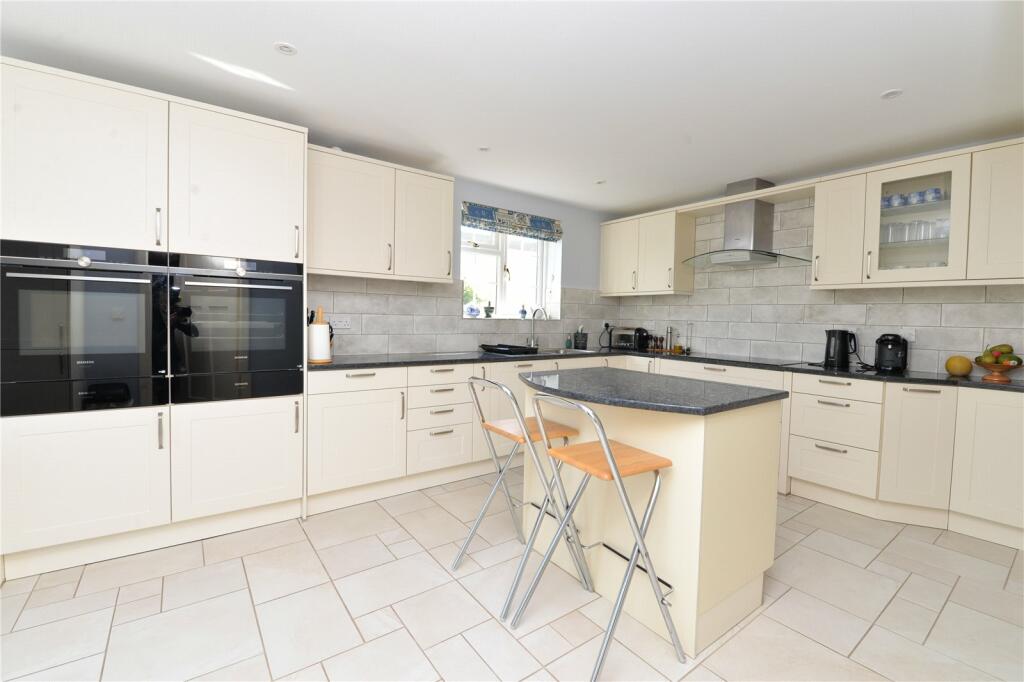 Additional property image - Beach Avenue, Barton on Sea, New Milton, Hampshire, BH25