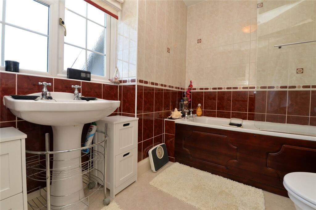 Additional property image - Beach Avenue, Barton on Sea, New Milton, Hampshire, BH25