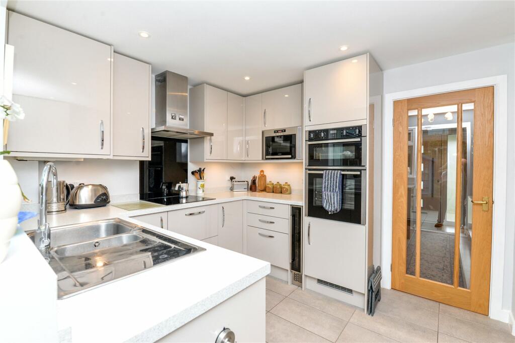 Additional property image - Studley Court, Barton On Sea, New Milton, Hampshire, BH25
