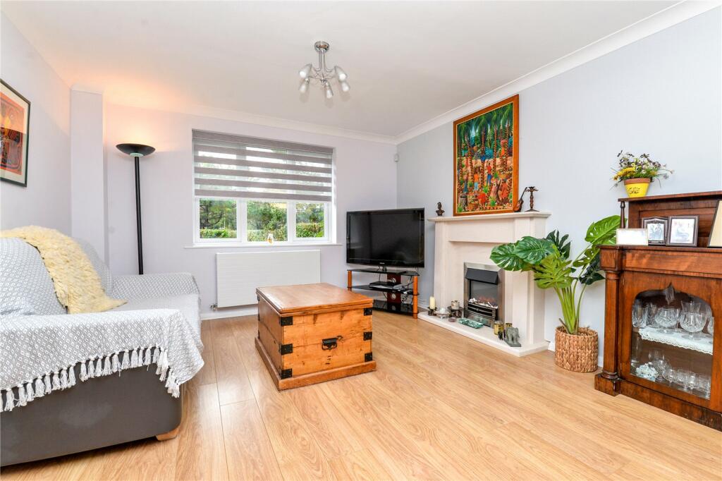 Additional property image - Studley Court, Barton On Sea, New Milton, Hampshire, BH25