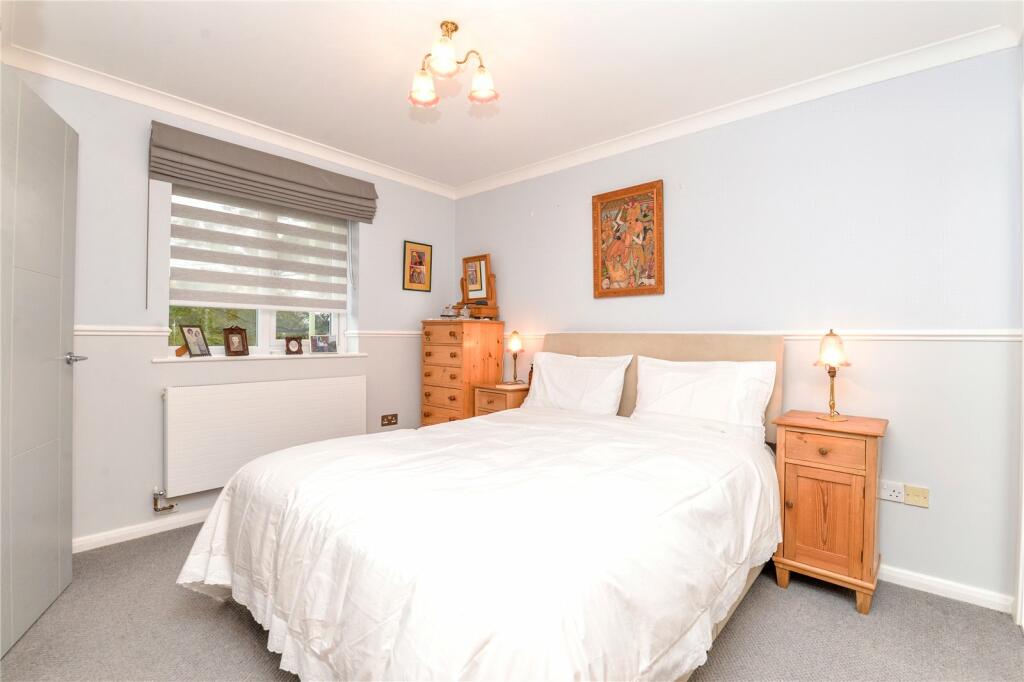 Additional property image - Studley Court, Barton On Sea, New Milton, Hampshire, BH25