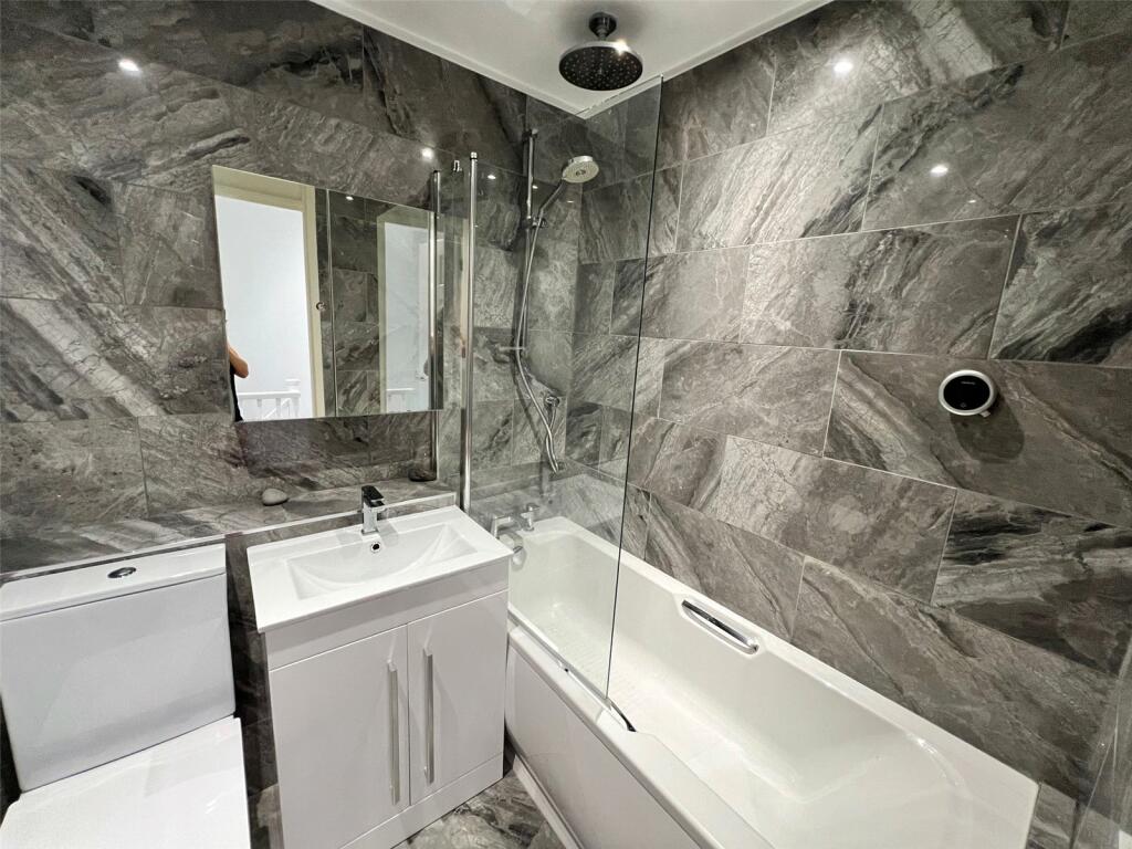 Additional property image - Buckingham Walk, New Milton, Hampshire, BH25
