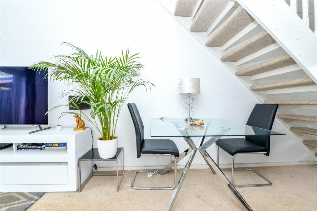 Additional property image - Buckingham Walk, New Milton, Hampshire, BH25