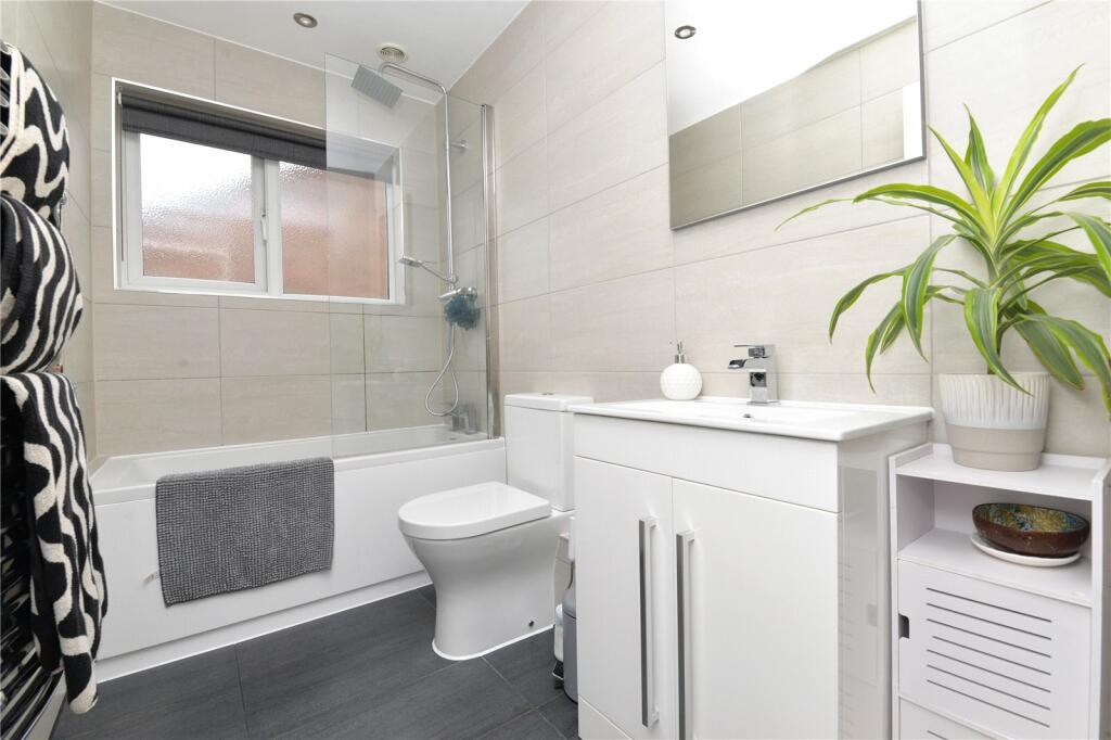 Additional property image - Carisbrooke Court, New Milton, Hampshire, BH25