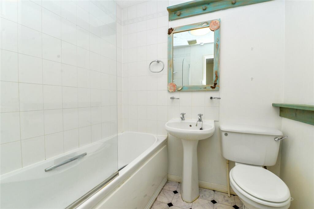 Additional property image - Fawn Gardens, New Milton, Hampshire, BH25