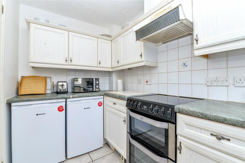 Additional property image - Fawn Gardens, New Milton, Hampshire, BH25