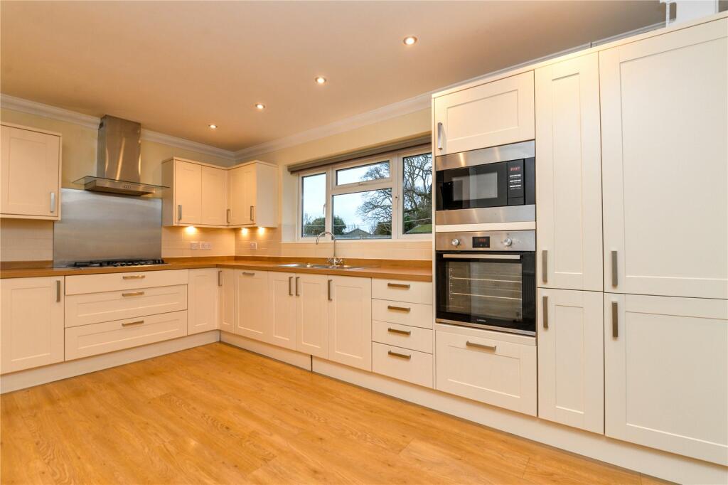 Additional property image - Barton Croft, Barton on Sea, New Milton, Hampshire, BH25