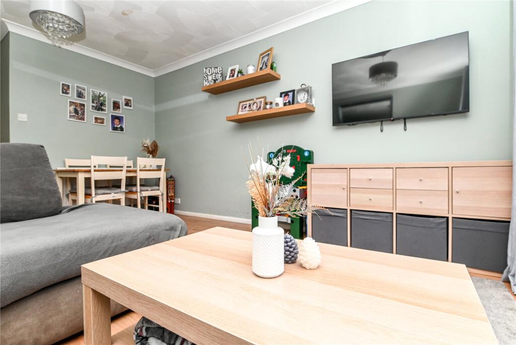 Additional property image - Vincent Close, New Milton, Hampshire, BH25