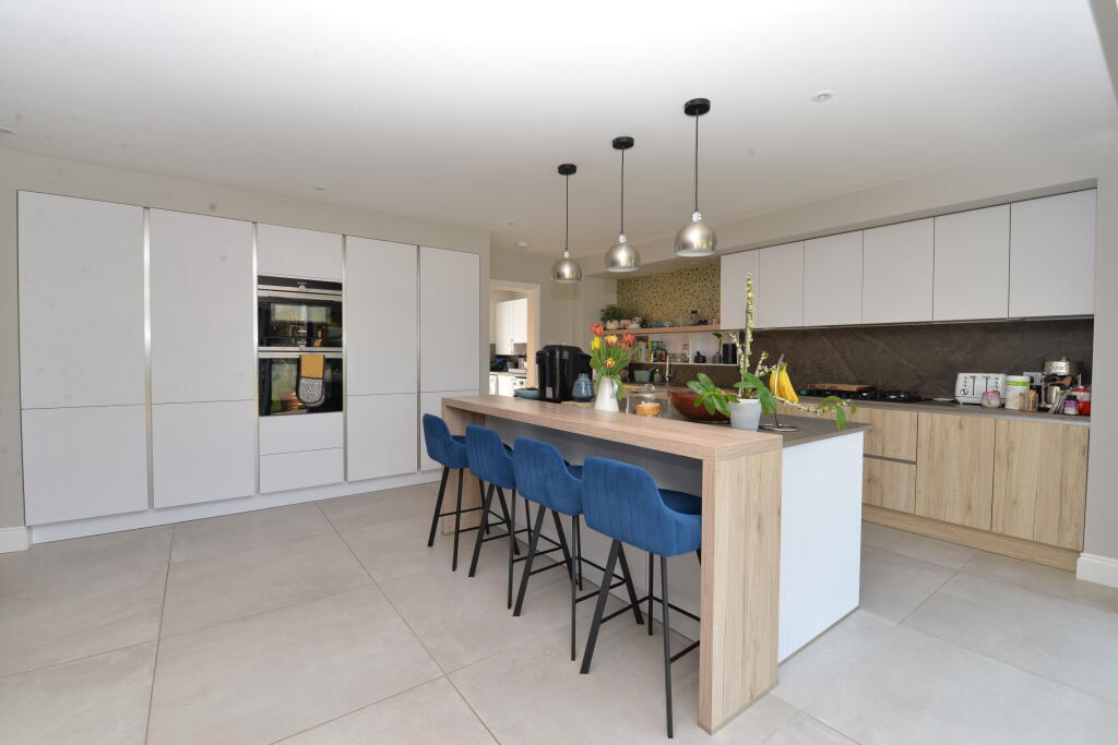 Additional property image - Barrs Wood Road, New Milton, Hampshire, BH25