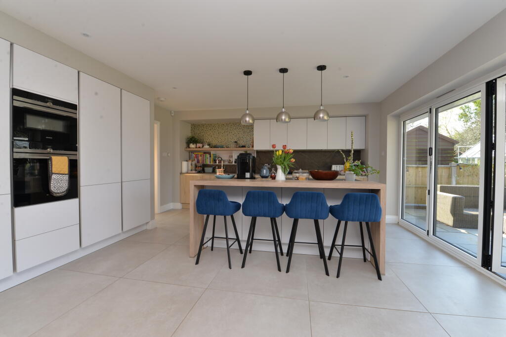 Additional property image - Barrs Wood Road, New Milton, Hampshire, BH25