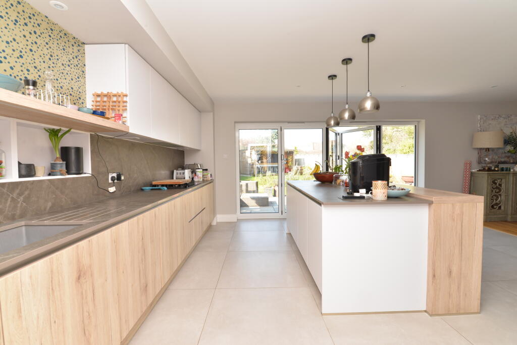 Additional property image - Barrs Wood Road, New Milton, Hampshire, BH25