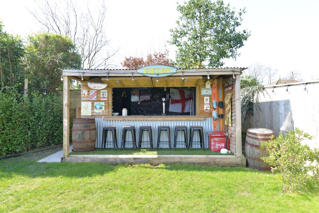 Additional property image - Barrs Wood Road, New Milton, Hampshire, BH25