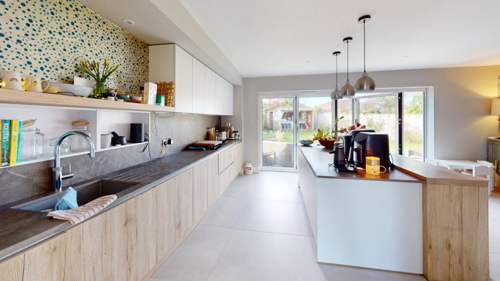 Additional property image - Barrs Wood Road, New Milton, Hampshire, BH25