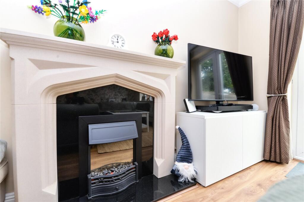 Additional property image - York Avenue, New Milton, Hampshire, BH25