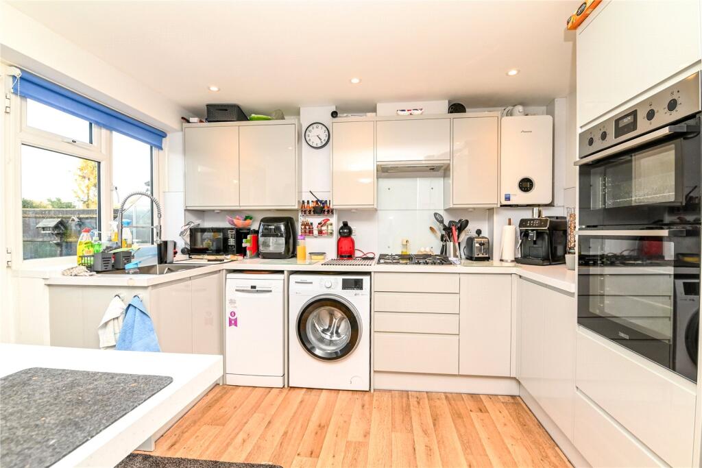 Additional property image - Yew Lane, New Milton, Hampshire, BH25