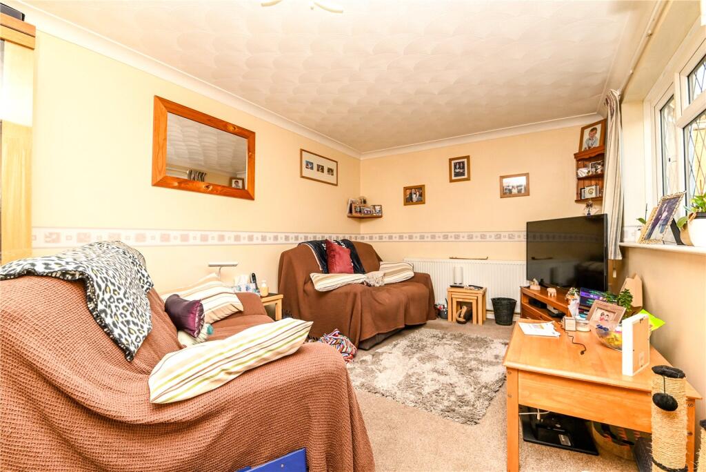 Additional property image - Yew Lane, New Milton, Hampshire, BH25
