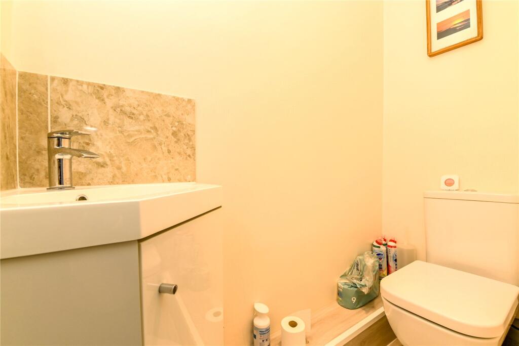 Additional property image - Yew Lane, New Milton, Hampshire, BH25