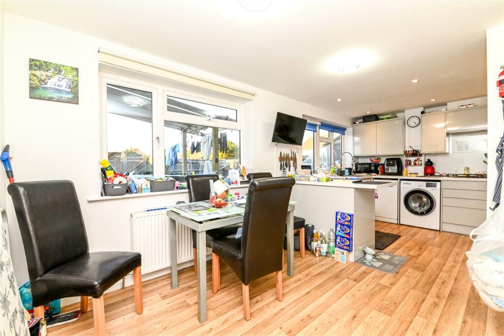Additional property image - Yew Lane, New Milton, Hampshire, BH25
