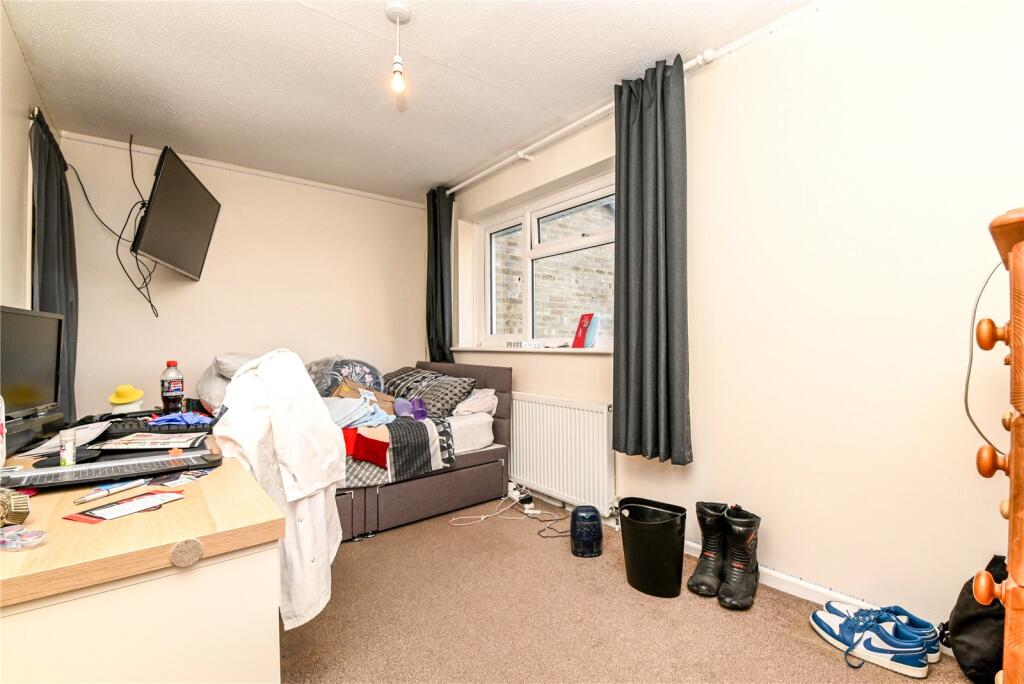 Additional property image - Yew Lane, New Milton, Hampshire, BH25