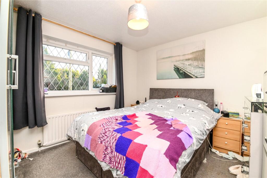 Additional property image - Yew Lane, New Milton, Hampshire, BH25
