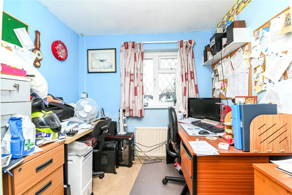 Additional property image - Yew Lane, New Milton, Hampshire, BH25
