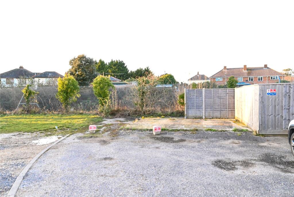 Additional property image - Yew Lane, New Milton, Hampshire, BH25