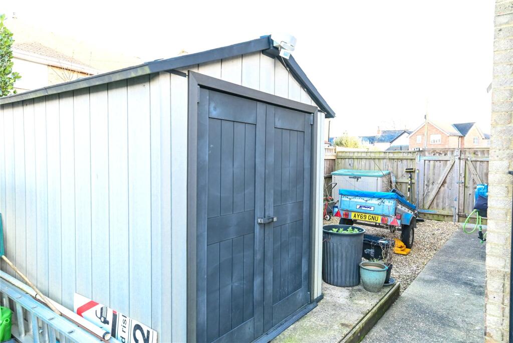 Additional property image - Yew Lane, New Milton, Hampshire, BH25
