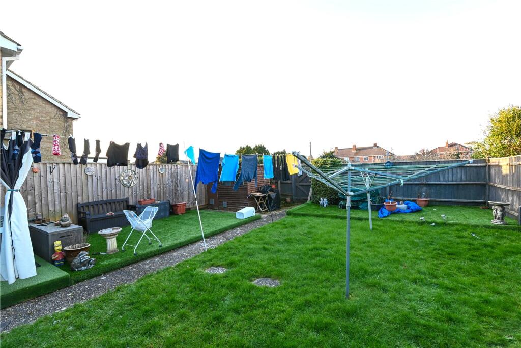 Additional property image - Yew Lane, New Milton, Hampshire, BH25