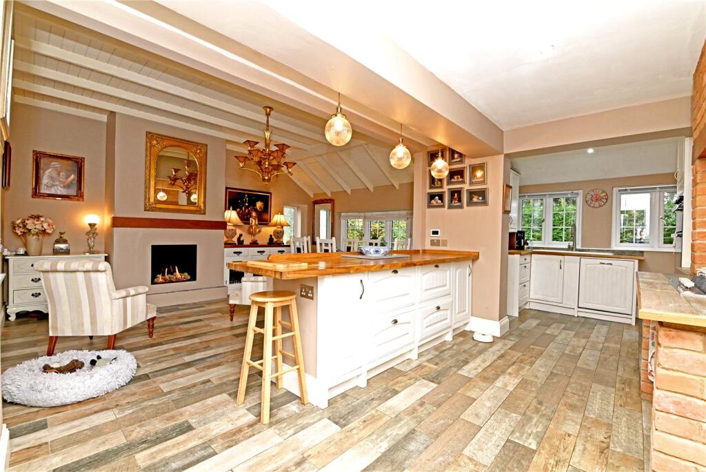 Additional property image - Kennard Road, New Milton, Hampshire, BH25