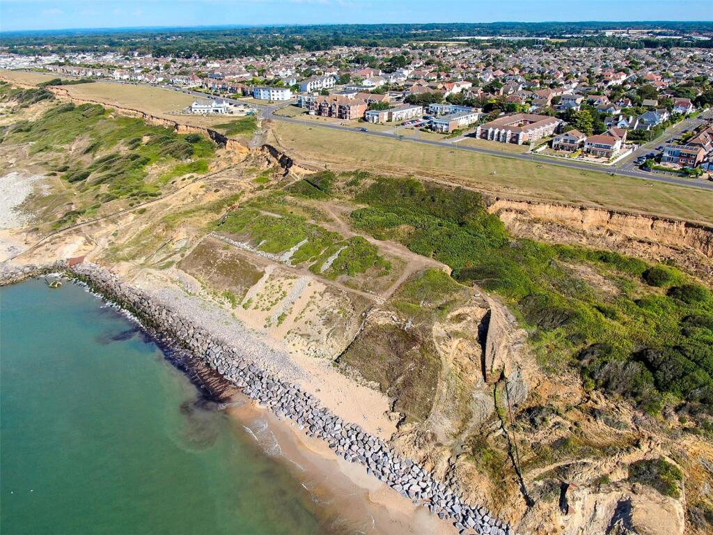 Additional property image - Carlton Avenue, Barton on Sea, New Milton, Hampshire, BH25