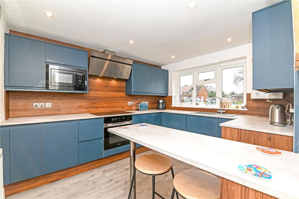 Additional property image - Davis Field, New Milton, Hampshire, BH25