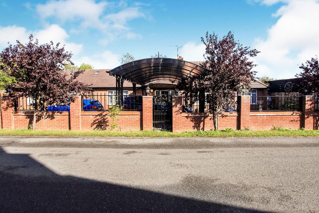 7 bedroom detached bungalow for sale in Bridgehill Road, Newborough