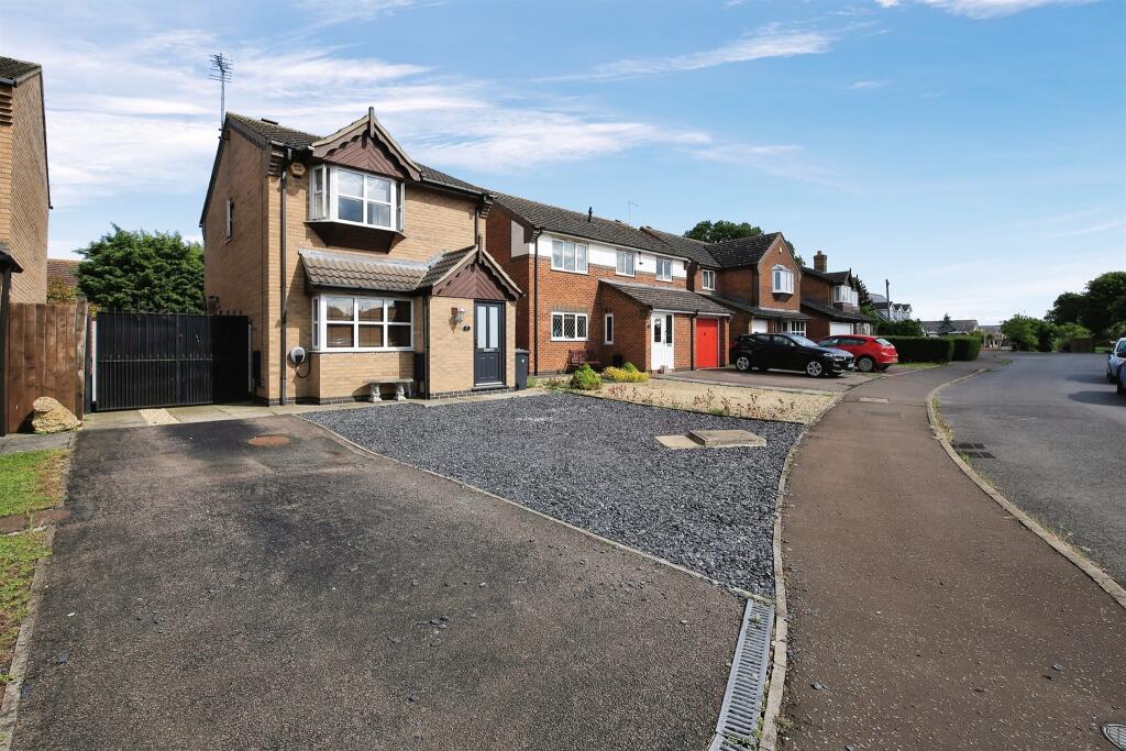 3 bedroom detached house for sale in Plough Lane, Newborough