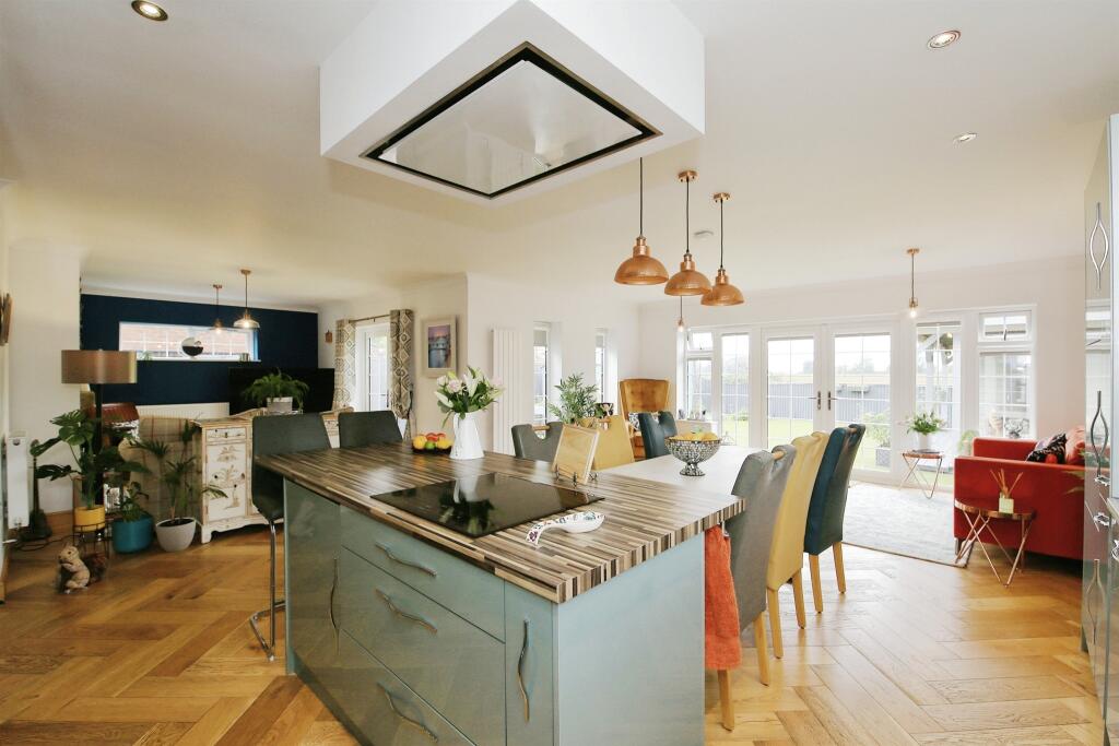 3 bedroom detached bungalow for sale in Broadgate, Whaplode Drove, Spalding, PE12