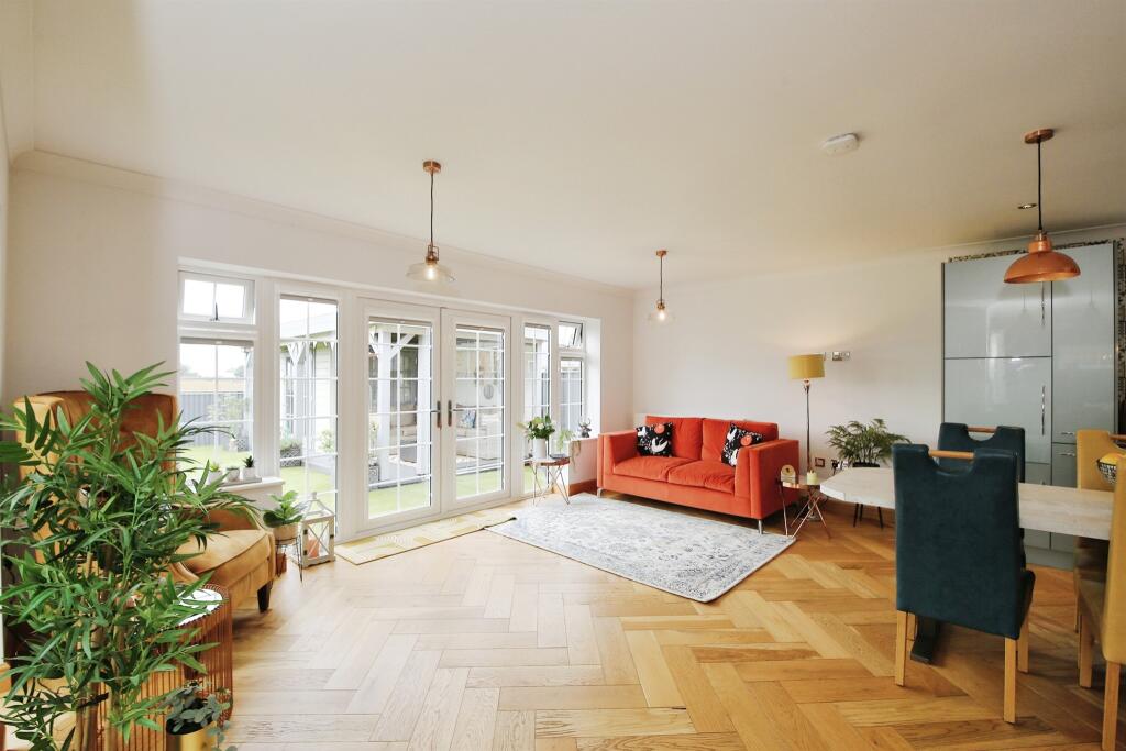 3 bedroom detached bungalow for sale in Broadgate, Whaplode Drove